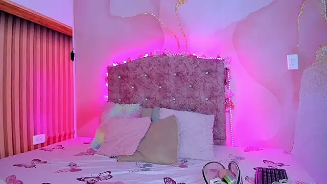 Snapshot of Daisy__rose chatting on 03-20-25, 03:23 Daisy rose online show from 03-20-25, 03:23