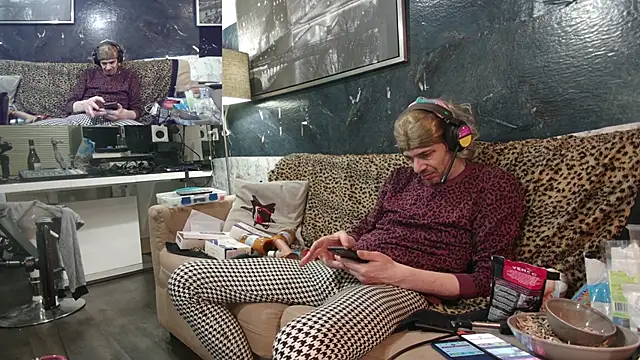 Snapshot of Doggyray44 chatting on 02-18-25, 11:30 Doggyray44 online show from 02-18-25, 11:30