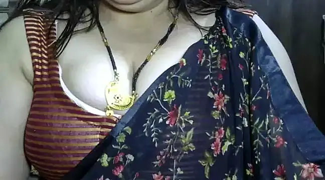 Snapshot of bhabhi_jaan11 chatting on 02-05-25, 12:49 bhabhi jaan11 online show from 02-05-25, 12:49