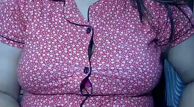 Snapshot of bhabhi_jaan11 chatting on 02-11-25, 03:18 bhabhi jaan11 online show from 02-11-25, 03:18