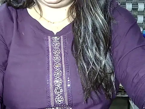 Snapshot of bhabhi_jaan11 chatting on 03-10-25, 10:13 bhabhi jaan11 online show from 03-10-25, 10:13