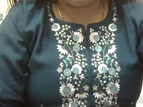 Snapshot of bhabhi_jaan11 chatting on 10-24-25, 06:04 bhabhi jaan11 online show from 10-24-25, 06:04