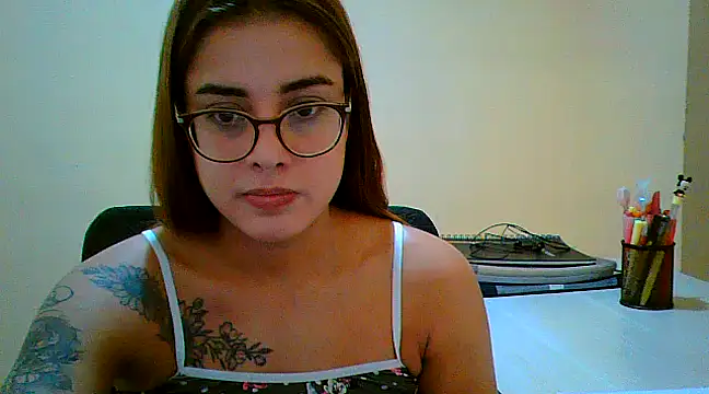 Snapshot of maliamiller chatting on 03-16-25, 06:20 maliamiller online show from 03-16-25, 06:20