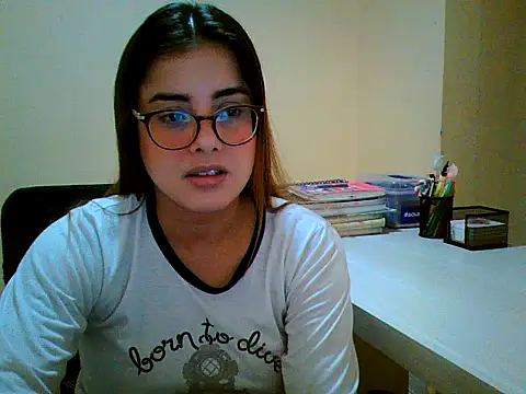 Snapshot of maliamiller chatting on 09-27-25, 03:06 maliamiller online show from 09-27-25, 03:06