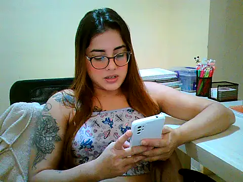 Snapshot of maliamiller chatting on 09-30-25, 12:04 maliamiller online show from 09-30-25, 12:04