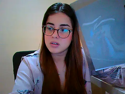 Snapshot of maliamiller chatting on 10-26-25, 06:14 maliamiller online show from 10-26-25, 06:14