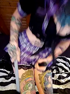Snapshot of Purple_Coffin666 chatting on 02-05-25, 04:14 Purple Coffin666 online show from 02-05-25, 04:14