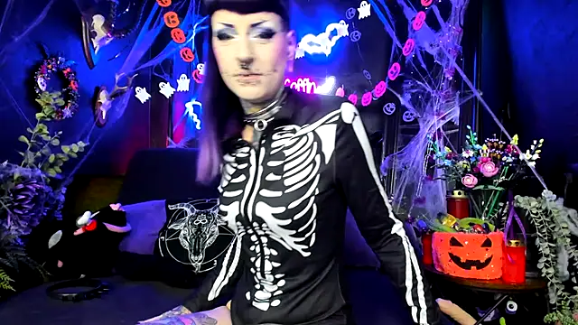 Snapshot of Purple_Coffin666 chatting on 10-15-25, 08:25 Purple Coffin666 online show from 10-15-25, 08:25