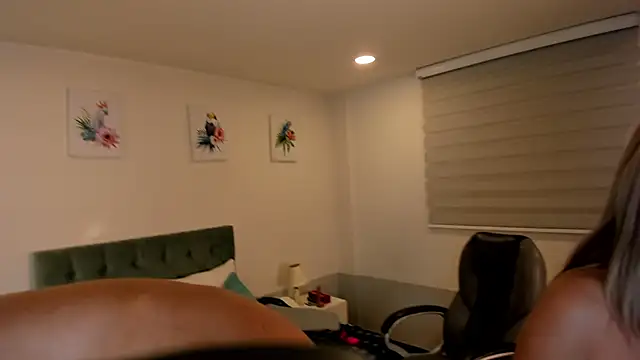 Sam and molly  online show from 02-12-25, 10:04