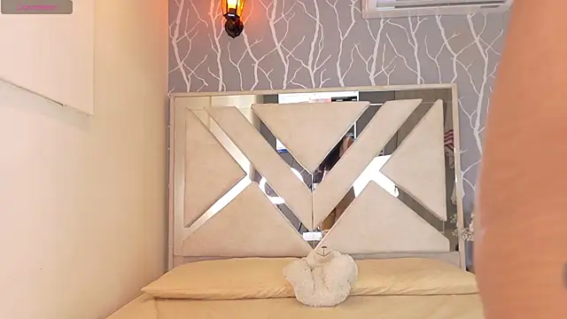 vanessa guzman2 online show from 12-18-25, 12:33