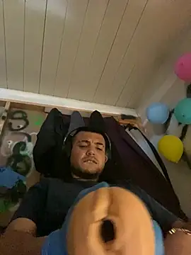 Snapshot of KeptupHack chatting on 05-15-26, 07:21 KeptupHack online show from 05-15-26, 07:21