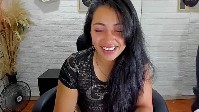 Snapshot of Aisha_09 chatting on 03-06-25, 02:08 Aisha 09 online show from 03-06-25, 02:08