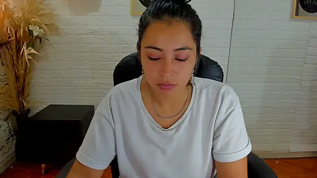 Snapshot of Aisha_09 chatting on 03-07-25, 02:56 Aisha 09 online show from 03-07-25, 02:56