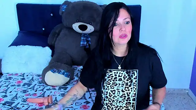 Snapshot of FelinaJohnson chatting on 01-21-25, 04:58 FelinaJohnson online show from 01-21-25, 04:58