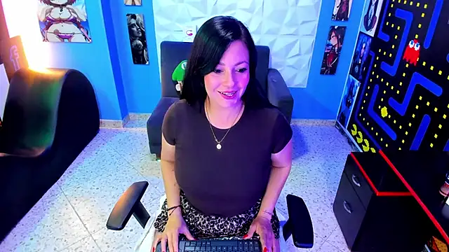 Snapshot of FelinaJohnson chatting on 03-08-25, 08:03 FelinaJohnson online show from 03-08-25, 08:03