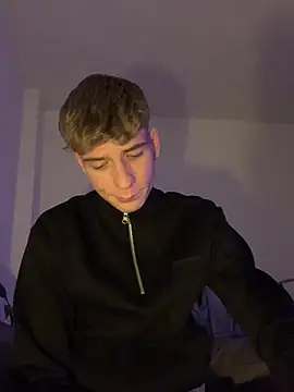 Snapshot of MiguelRausch chatting on 02-26-25, 05:50 MiguelRausch online show from 02-26-25, 05:50