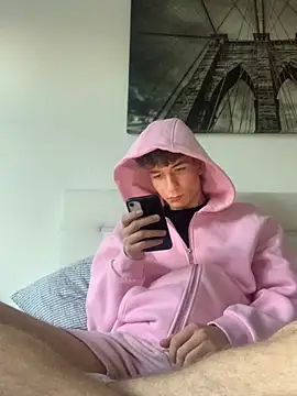 Snapshot of MiguelRausch chatting on 11-11-25, 03:23 MiguelRausch online show from 11-11-25, 03:23