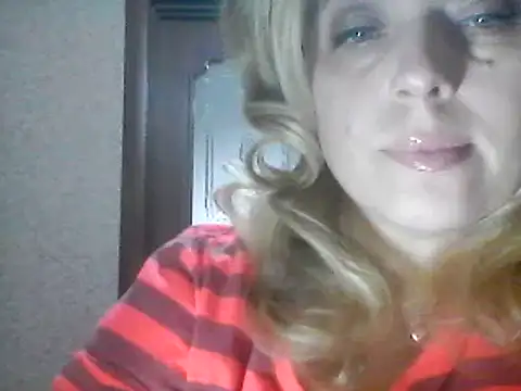 Snapshot of SweetCandy356 chatting on 02-20-25, 01:19 SweetCandy356 online show from 02-20-25, 01:19
