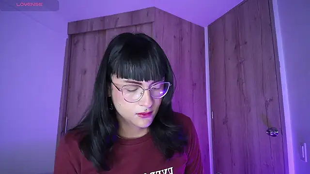 Snapshot of Kiitygirl chatting on 01-28-25, 10:34 Kiitygirl online show from 01-28-25, 10:34