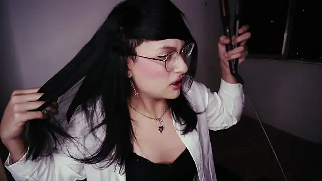 Snapshot of Kiitygirl chatting on 01-09-26, 04:48 Kiitygirl online show from 01-09-26, 04:48