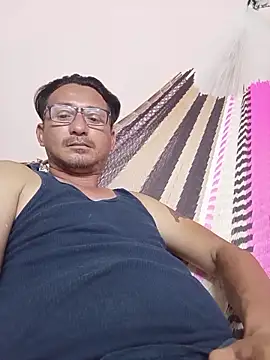 Andresguz35 online show from 10-27-25, 01:53