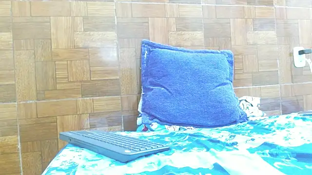 Mia brunette26 online show from 03-05-25, 05:18