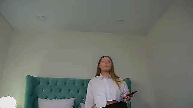 CrystalLyons online show from 10-17-25, 08:06