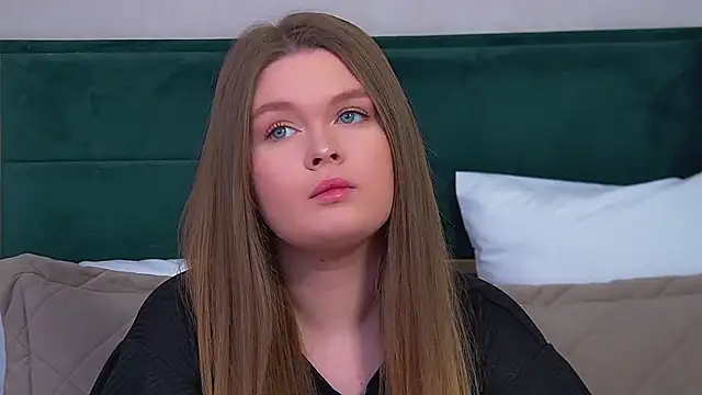 CrystalLyons online show from 04-30-26, 06:09