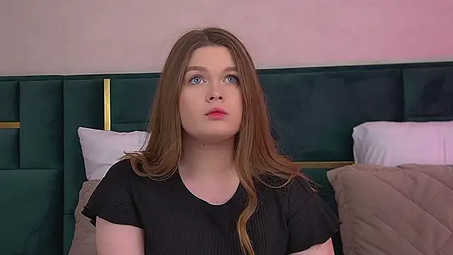 CrystalLyons online show from 05-17-26, 06:22
