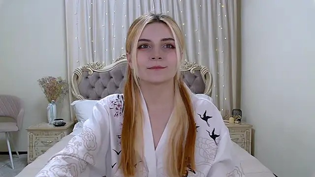 Snapshot of KellyStone chatting on 01-28-25, 05:35 KellyStone online show from 01-28-25, 05:35