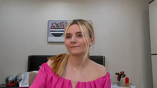 Snapshot of KellyStone chatting on 02-02-25, 05:42 KellyStone online show from 02-02-25, 05:42
