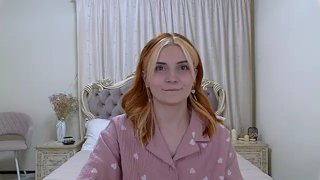 Snapshot of KellyStone chatting on 02-05-25, 12:10 KellyStone online show from 02-05-25, 12:10