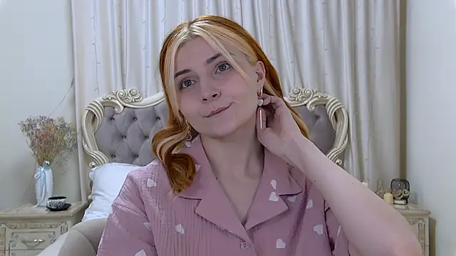 Snapshot of KellyStone chatting on 02-05-25, 03:13 KellyStone online show from 02-05-25, 03:13