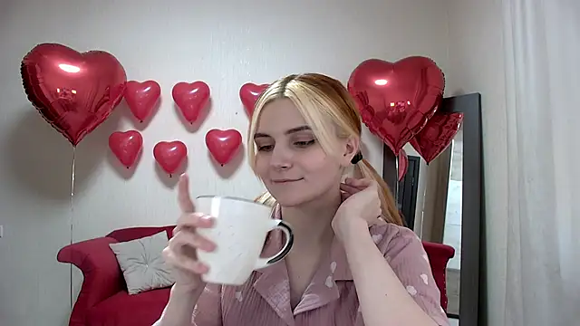 Snapshot of KellyStone chatting on 02-10-25, 09:04 KellyStone online show from 02-10-25, 09:04
