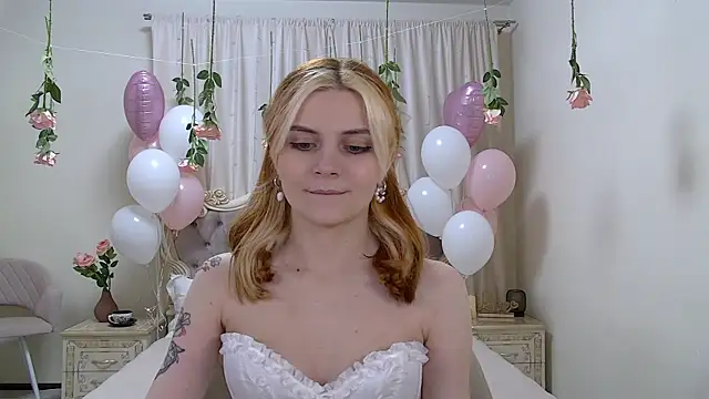 Snapshot of KellyStone chatting on 02-14-25, 05:19 KellyStone online show from 02-14-25, 05:19