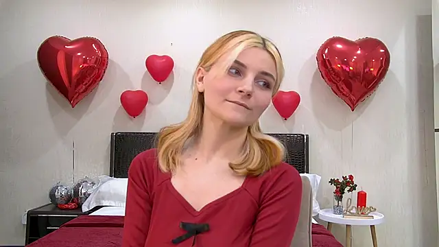 Snapshot of KellyStone chatting on 02-16-25, 05:37 KellyStone online show from 02-16-25, 05:37