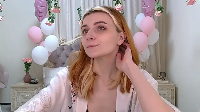 Snapshot of KellyStone chatting on 03-11-25, 11:15 KellyStone online show from 03-11-25, 11:15
