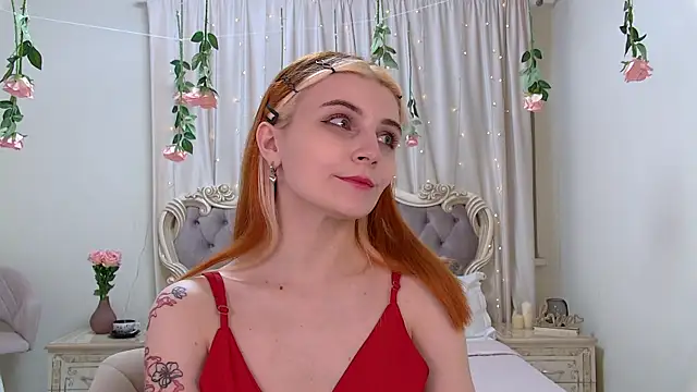Snapshot of KellyStone chatting on 03-18-25, 08:15 KellyStone online show from 03-18-25, 08:15