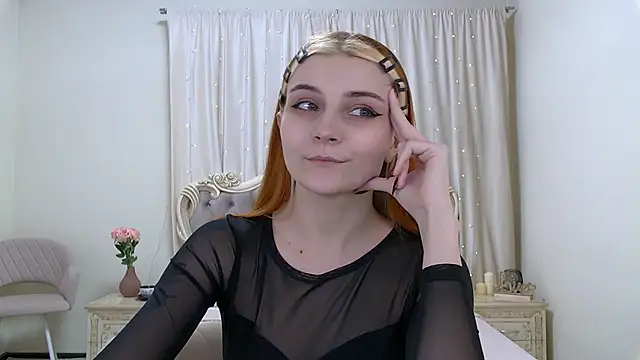 Snapshot of KellyStone chatting on 03-21-25, 04:07 KellyStone online show from 03-21-25, 04:07
