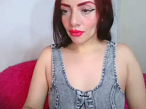 Snapshot of x_Lady_x chatting on 10-24-25, 10:06 x Lady x online show from 10-24-25, 10:06