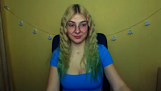 Luna Lush  online show from 12-17-24, 08:23