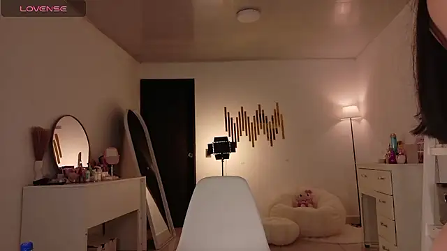 Snapshot of Sarah_cam06 chatting on 01-08-26, 02:47 Sarah cam06 online show from 01-08-26, 02:47