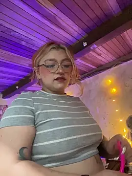 SophiaWeestt99 online show from 02-12-26, 03:56