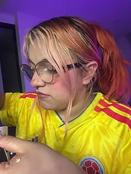 SophiaWeestt99 online show from 07-04-26, 02:51