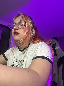 SophiaWeestt99 online show from 07-07-26, 02:14
