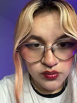 SophiaWeestt99 online show from 07-20-26, 04:27