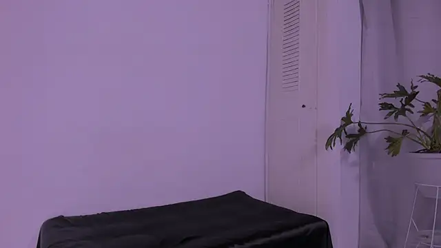 Snapshot of Miiafoxxx chatting on 10-25-25, 02:19 Miiafoxxx online show from 10-25-25, 02:19