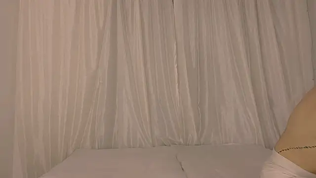 Snapshot of Miiafoxxx chatting on 02-08-26, 05:22 Miiafoxxx online show from 02-08-26, 05:22