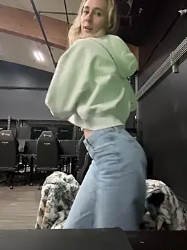 M1ssyk1ssy online show from 11-22-25, 09:14