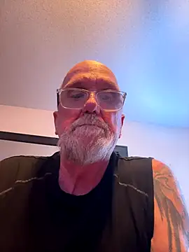 Snapshot of randyboyie chatting on 10-31-25, 02:45 randyboyie online show from 10-31-25, 02:45